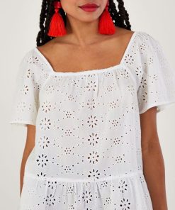 Lyndacasillas.shop516f3a9383 1