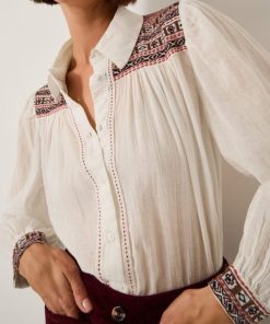 Lyndacasillas.shopea3058ac64 1